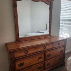 Dresser With Mirror 