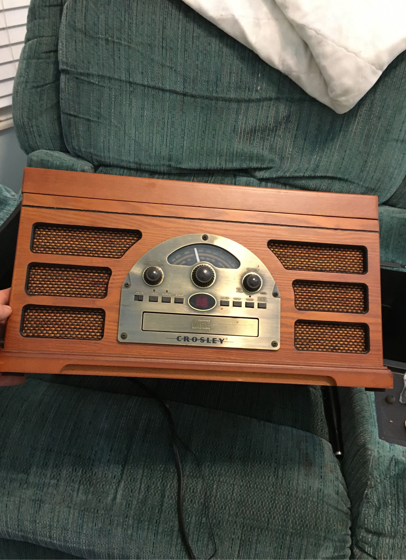 Crosley vintage record player/ CD player/ am fm radio