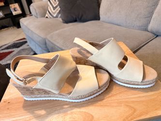 Life Stride Sandal- Size 11