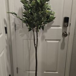 5FT Artifical Tree NEW