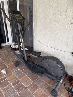 Gold's Gym Stride Trainer 500