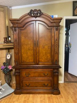 Seven piece bedroom, set and tables have glass