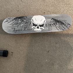 Sports Elite Skull Skateboard 32 X 8