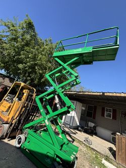 JLG SCISSOR LIFT 19'