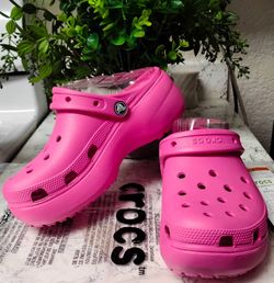 Pink Crocs sizes : 6-7-8