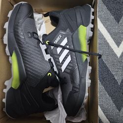 Adidas Men's Terrex Swift R3 Hiking Shoe, Core Black/Grey One/Solar Yellow