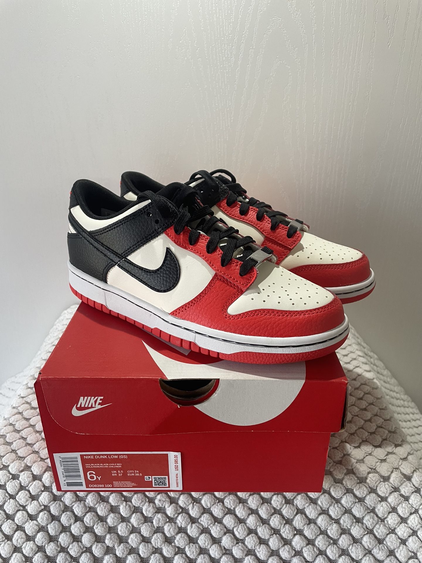 Nike Dunk Low Chicago Emb Size 6Y