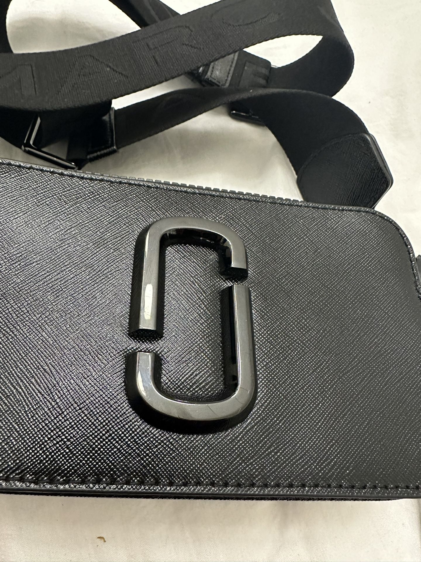 marc jacobs black crossbody bags