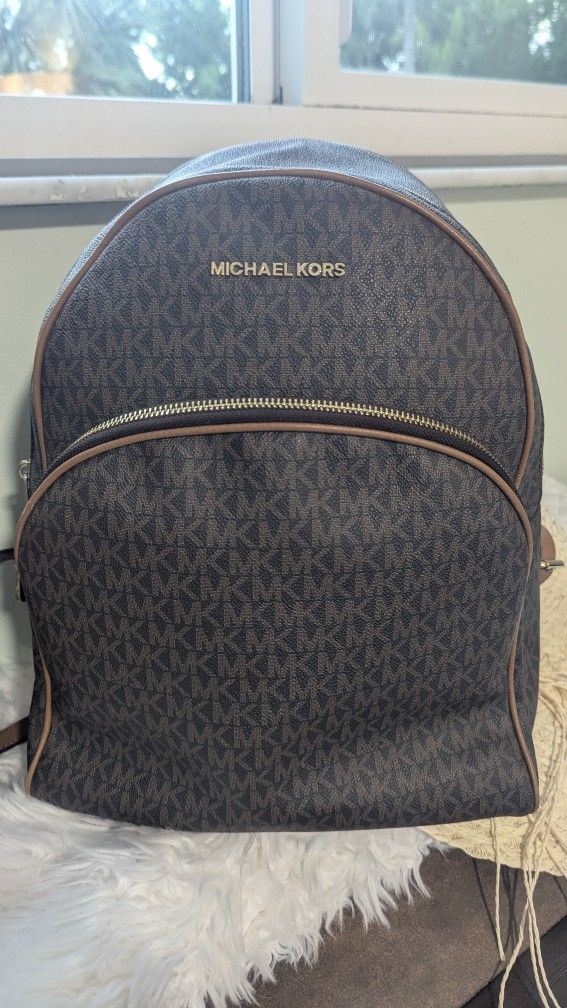 Michael Kors Backpack Opportunity only $ 50 See 7 Pictures