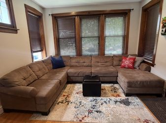 U-shaped microfiber sectional