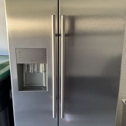Refrigerator Samsung Like New , Just Used For 3 Months 