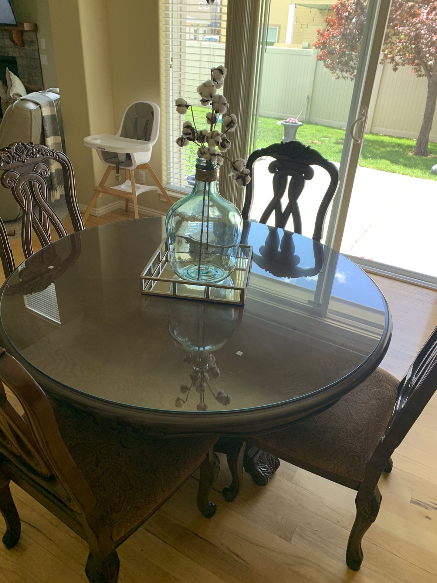 Dining Table Set. 