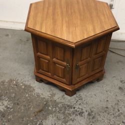 Good Condition Solid Wood  End Table 