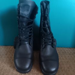 BLACK BOOTS SIZE 9