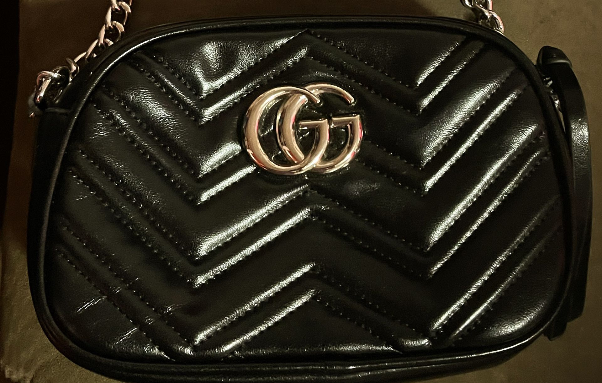 “GUCCI” BLACK LEATHER SHOULDER BAG