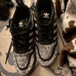 Adidas shoes sz 9.