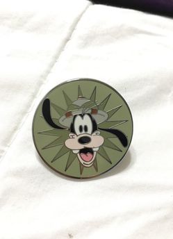 Goofy Disney pin