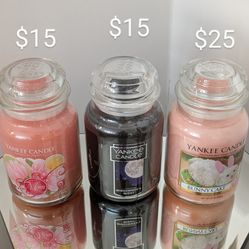 5 New Yankee Candles 22 OZ ( price is in the photo )