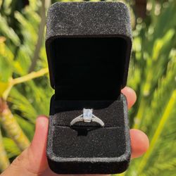 VVS1 D Color Moissanite Engagement Ring