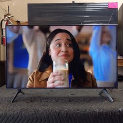 43 Inch Samsung Smart 4k Beautiful Tv Comes With Remote Control Shows Great Picture Works Fantastic Guaranteed 