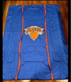 New York Knicks Tween Comforter Set- 1 Comforter; 1 Flat Sheet; 1 Fitted Sheet; 1 Bedskirt; 1 Sham;