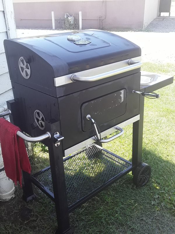 Grill mate bbq a couple of months old. for Sale in Visalia, CA OfferUp