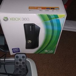 Xbox 360 4b With Steering Wheel And Gas Pedal 