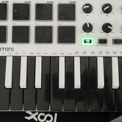 White Akai MPK Mini USB MIDI Keyboard Controller