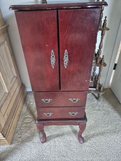 Vintage Jewelry stand-Bombay & CO