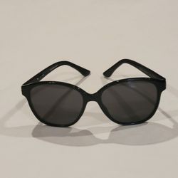 Guess Sunglasses GU 2020P Black Polarized GUP2020  59x17x135. Pre-owned, 
good shape