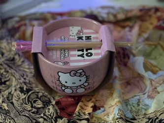 Hello kitty ramen bowl