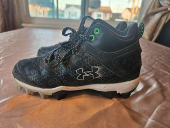 Under Armour Harper 8 Mid RM baseball cleats