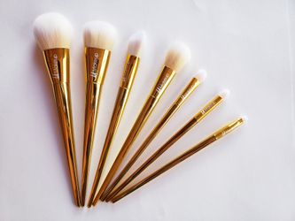 7pcs rose gold makeup brush set. Blending powder foundation eyeshadow eyeliner Eyebrow lips set
