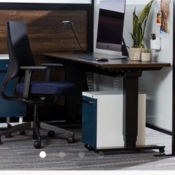 Toggle height Table 54” x 30”