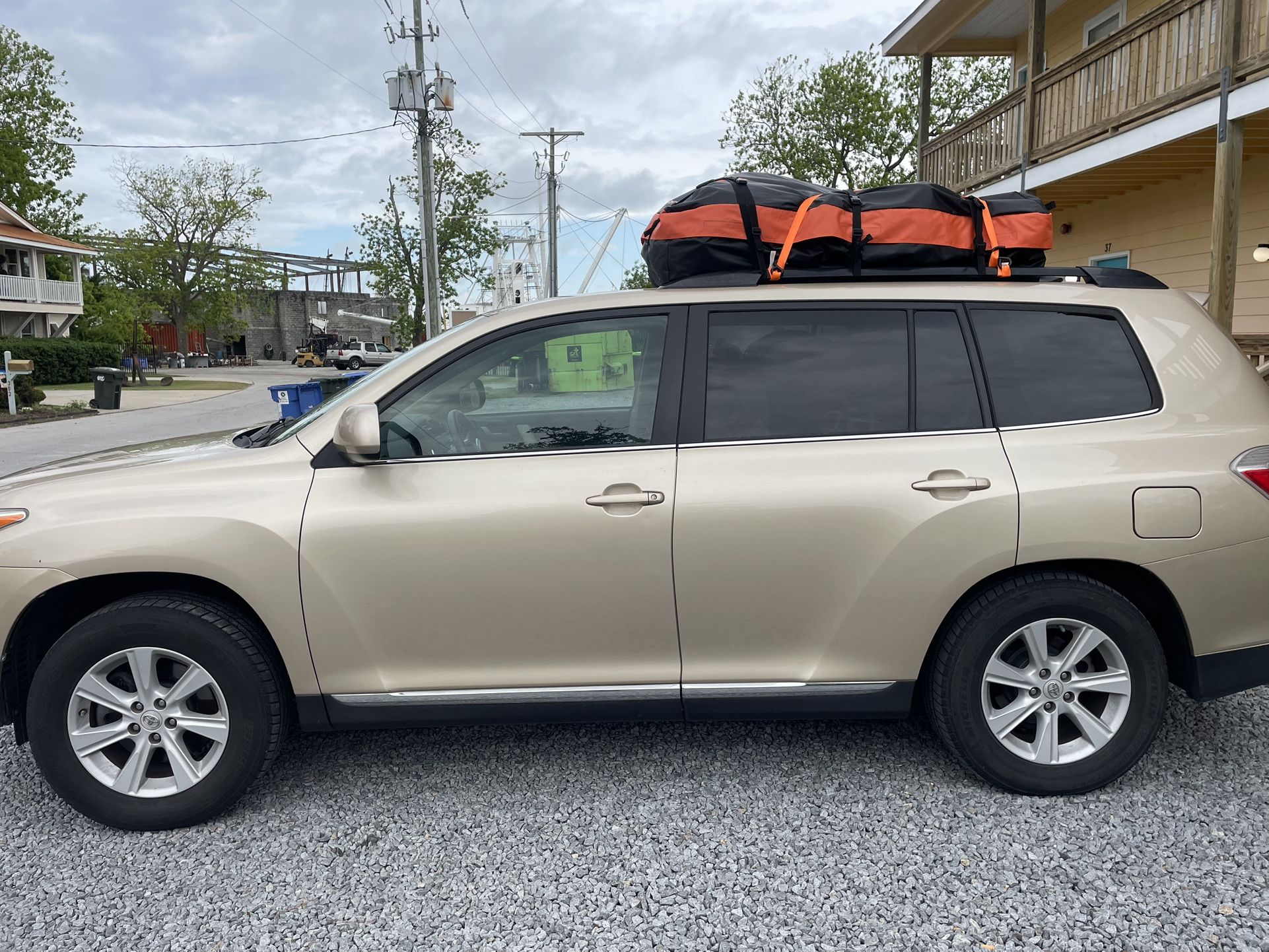 Car Top Cargo Carrier - 20 Cubic Feet
