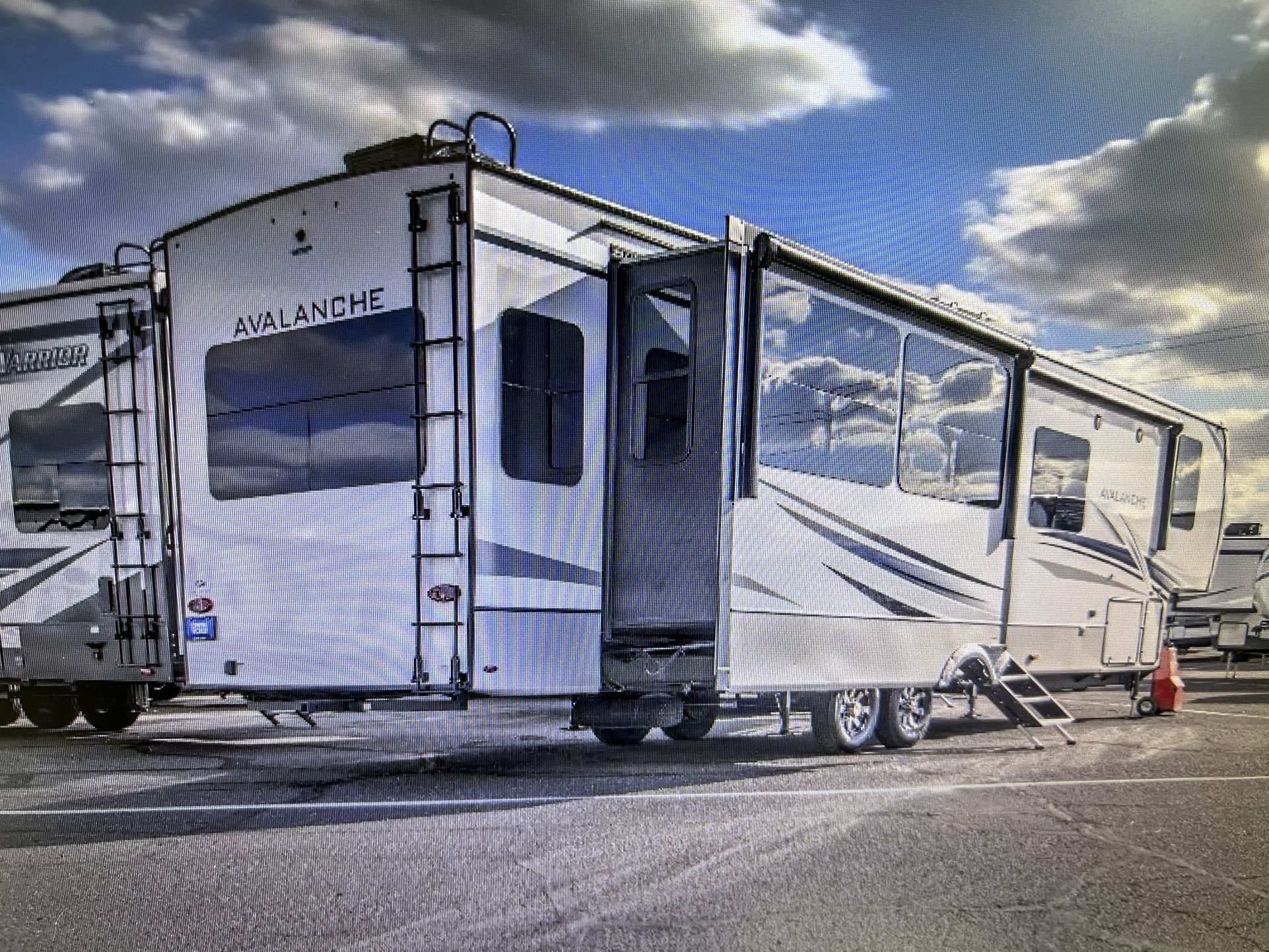 NEW 2022 AVALANCHE 372MB