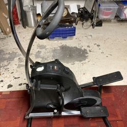 CYCLONE Dynamic Elliptical Cross Trainer