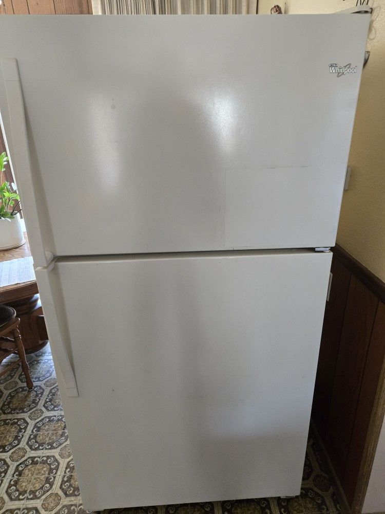 (2016)Whirlpool Refrigerator With Top Freezer