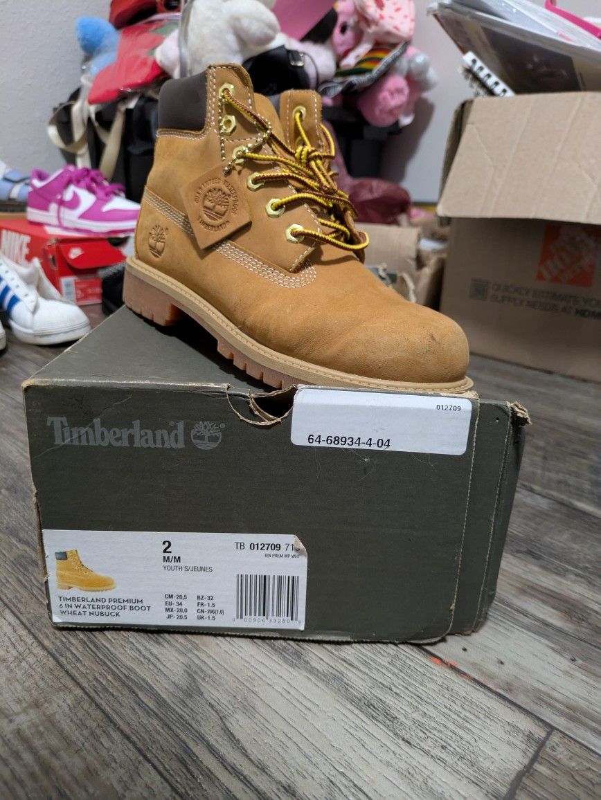 Kids Preowned Timberland Boots Size 2