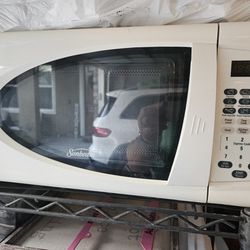 White Sunbeam 700 watt Microwave