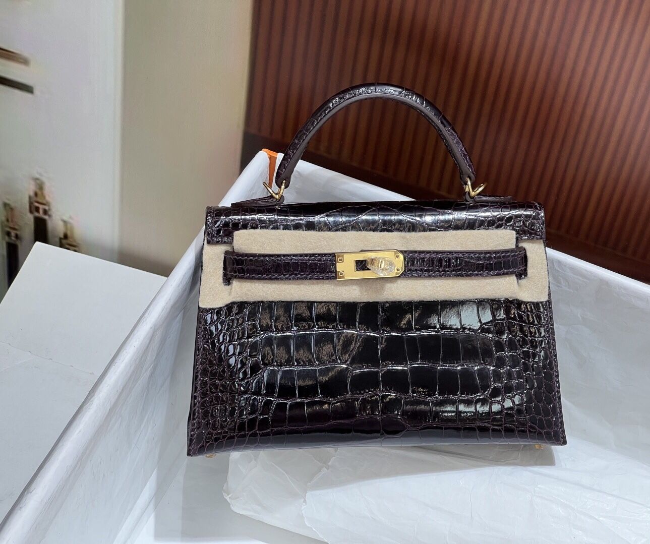 Hermes Kelly second generation 19CM. Square crocodile dark purple gold buckle(149)86