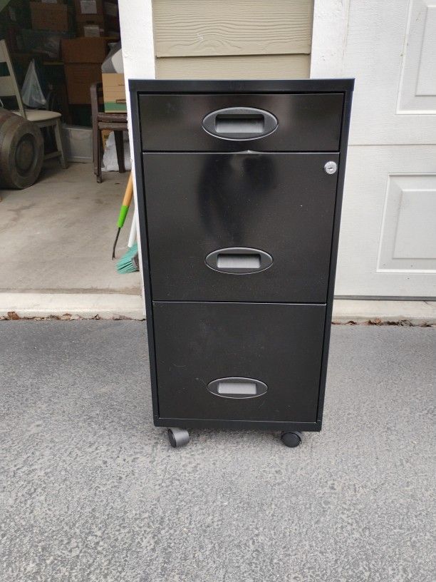 Metal 3 Drawer File Cabinet 🗄️