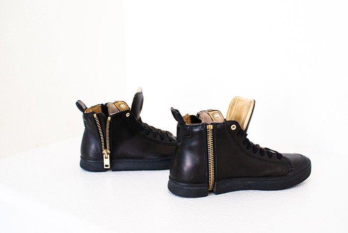 新品未使用DIESEL レザースニーカー S-NENTISH ゴールドジッパー Diesel S-NENTISH Black Leather Sneakers for Sale in Las Vegas, NV