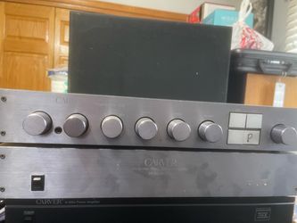 Vintage Carver amp and preamplifier set .Everything is working great and good condition.