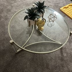 Coffee Table in Good Condition  39 Inches Wide 