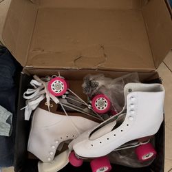 New Chicago Ladies Rink Skates With Pink Wheels 