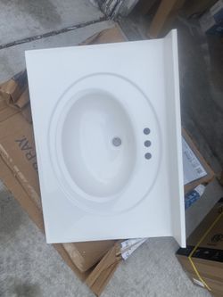 31 in. W x 22 in. D Cultured Marble White Round Single Sink Vanity Top in White