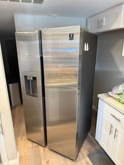 Samsung refrigerator 2020 in excellent condition, Like new