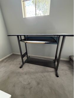 Free computer table