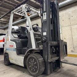 UNICARRIER /Nissan forklift 5500 lb , 3 stage, side shift 